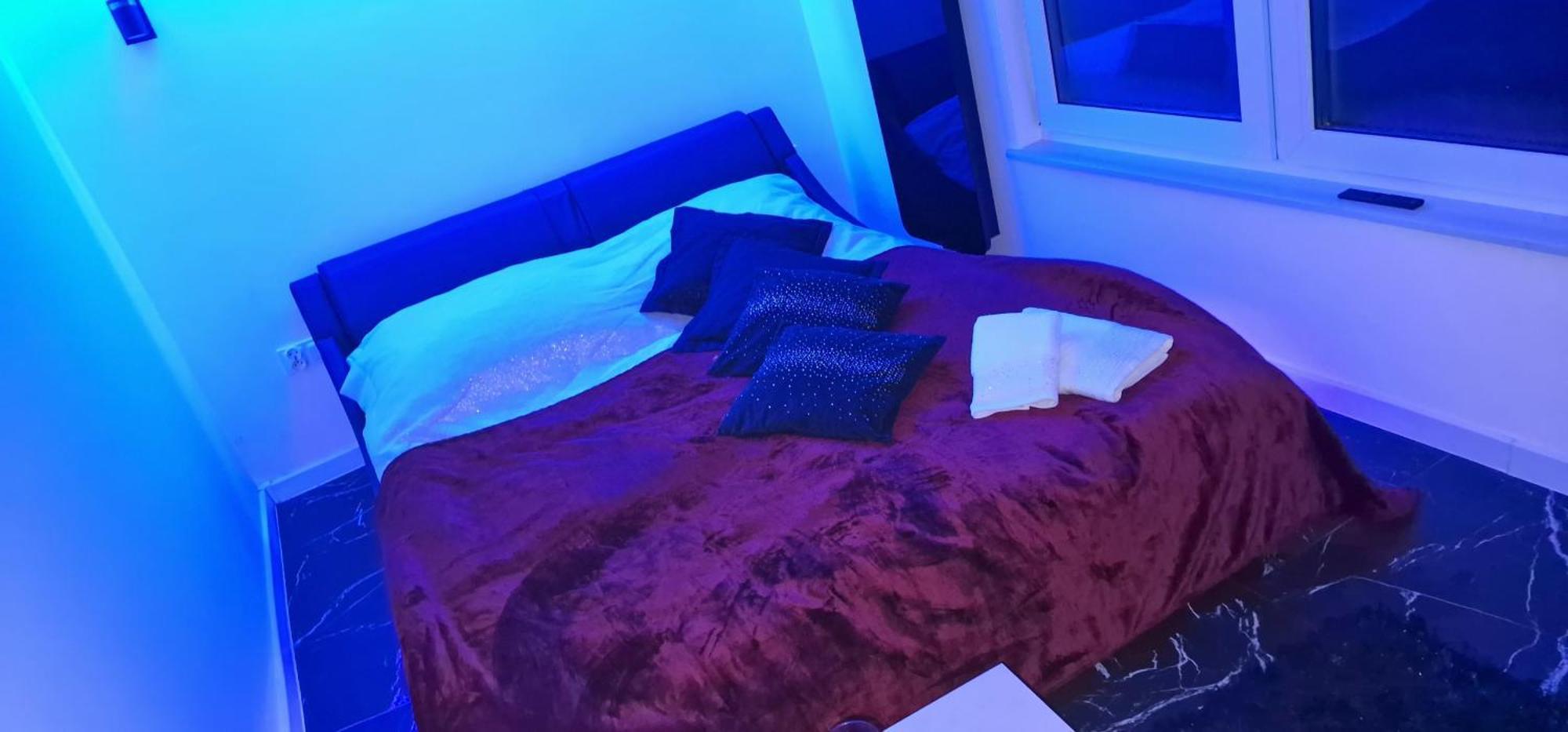 Z Jacuzzi Apartment *